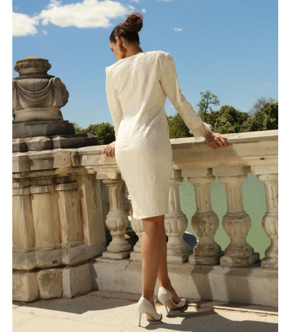 Daphne Vanilla Żakardowa Sukienka z Piórami