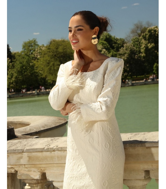 Daphne Vanilla Żakardowa Sukienka z Piórami