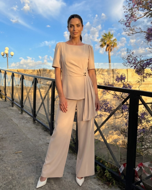 Konstancja Stylowy Komplet w Eleganckim Beżowym Kolorze
