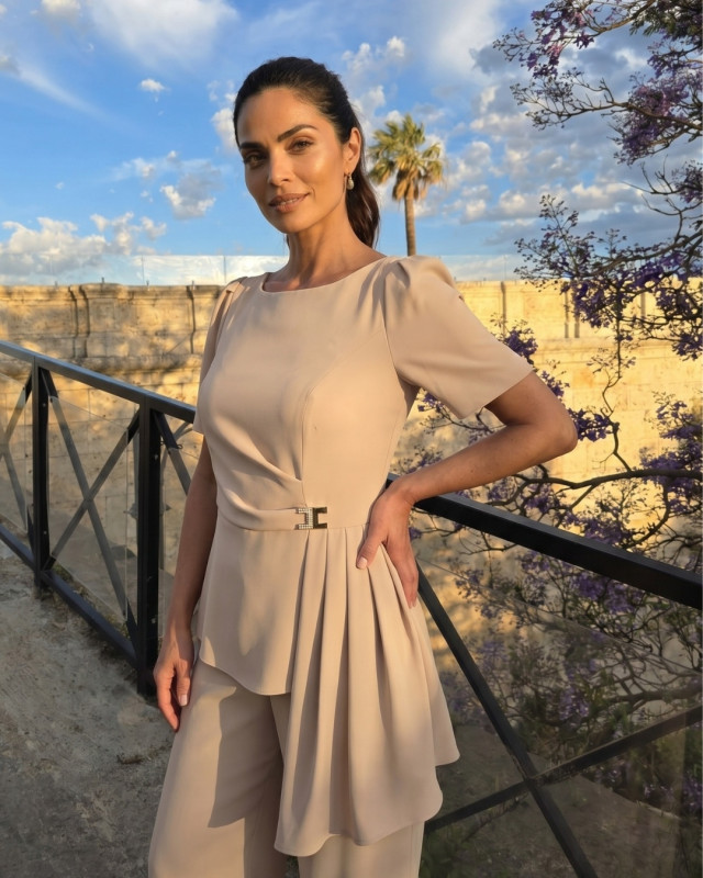 Konstancja Stylowy Komplet w Eleganckim Beżowym Kolorze