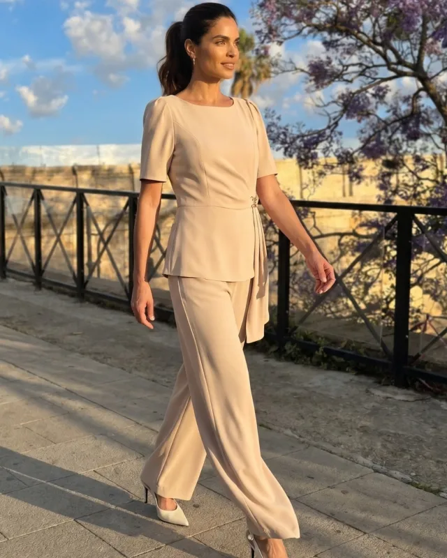 Konstancja Stylowy Komplet w Eleganckim Beżowym Kolorze