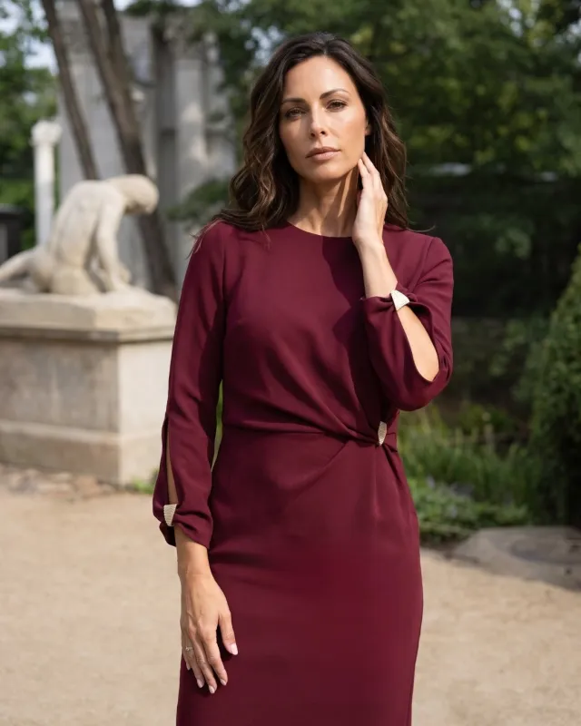 Noa Bordo – rochie elegantă cu detalii aurii | POZA