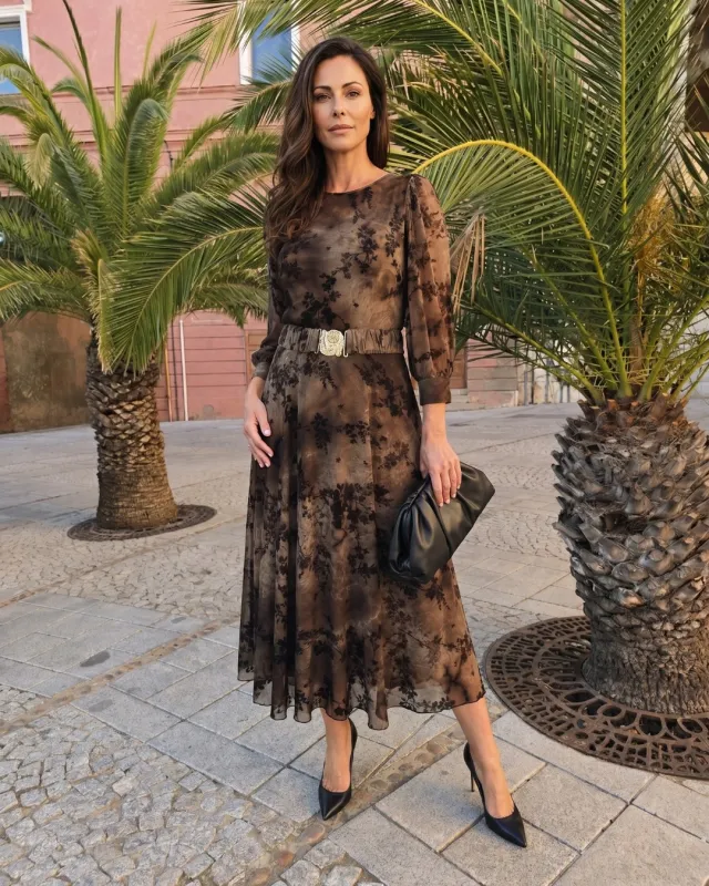 Oriane Brown – midi dress in velvet flowers | POZA
