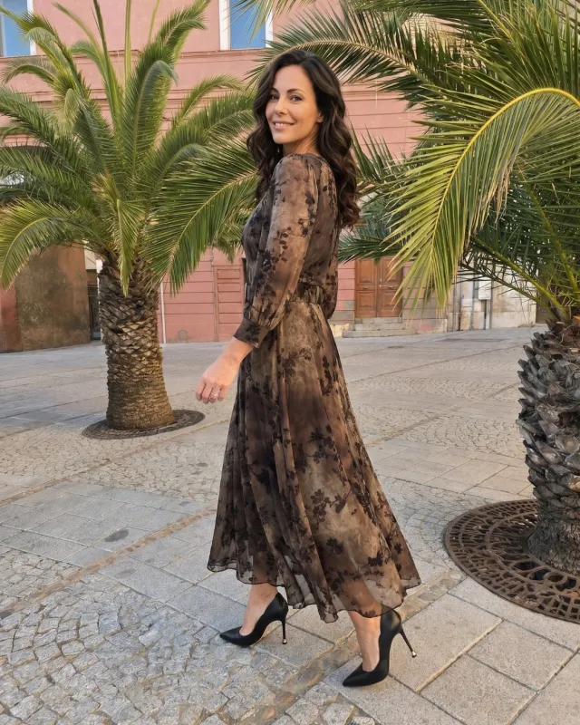 Oriane Brown – midi dress in velvet flowers | POZA