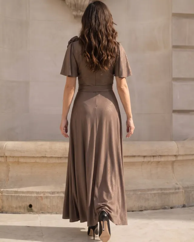 Langes braunes Abendkleid mit Brosche | LaPattie