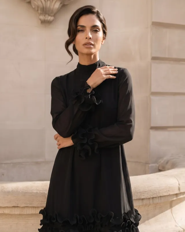 Natalia Schwarzes Chiffonkleid mit Rüsche