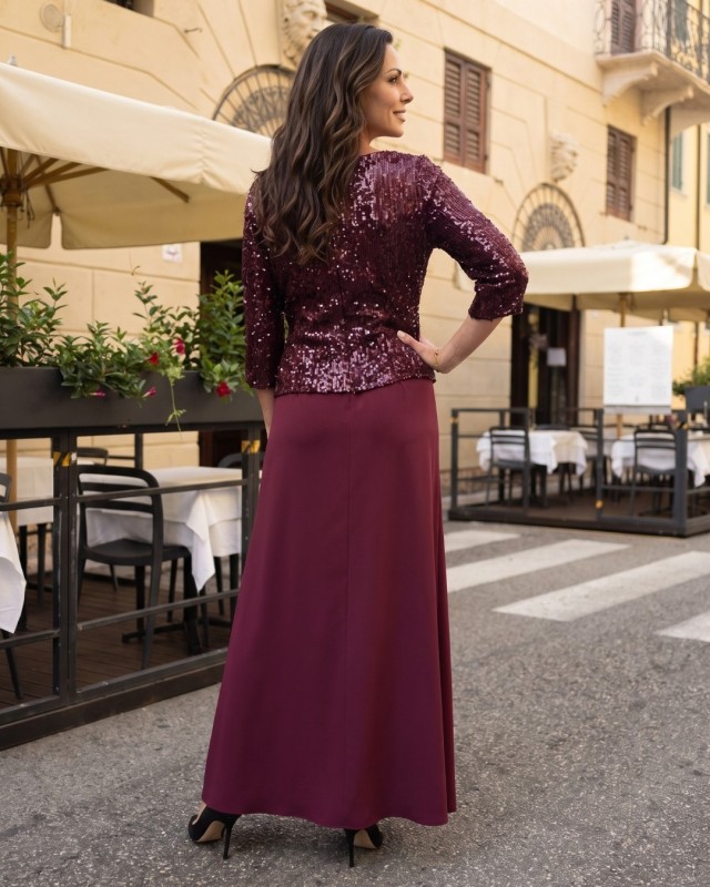 Tilda Bordeauxfarbenes langes Abendkleid mit paillettenbesetztem Oberteil und Bindung